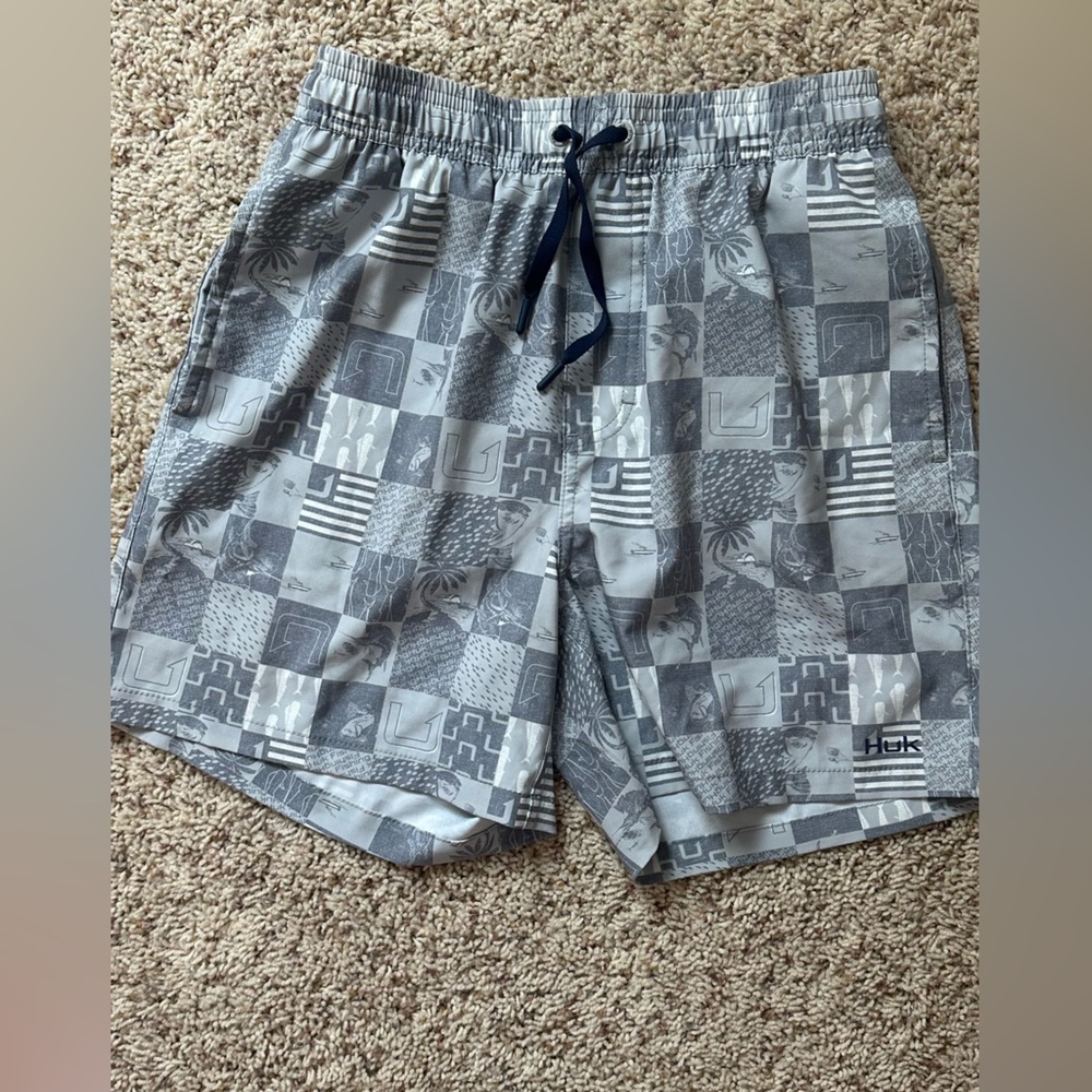 Huk Gray Patterned Men's Shorts small
